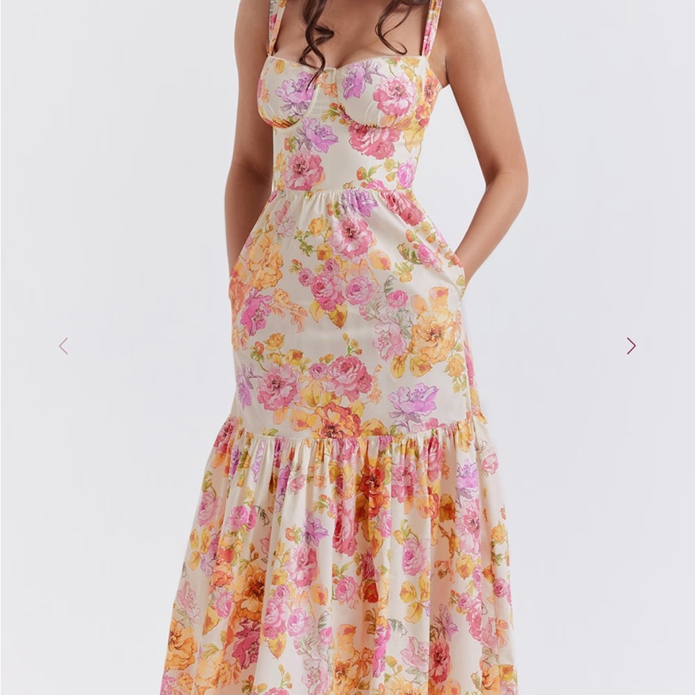 House of CB ELIA
Ivory Floral Midi Sundress M plus cup